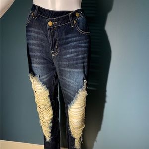 Heavy Distress on blue jeans 👖